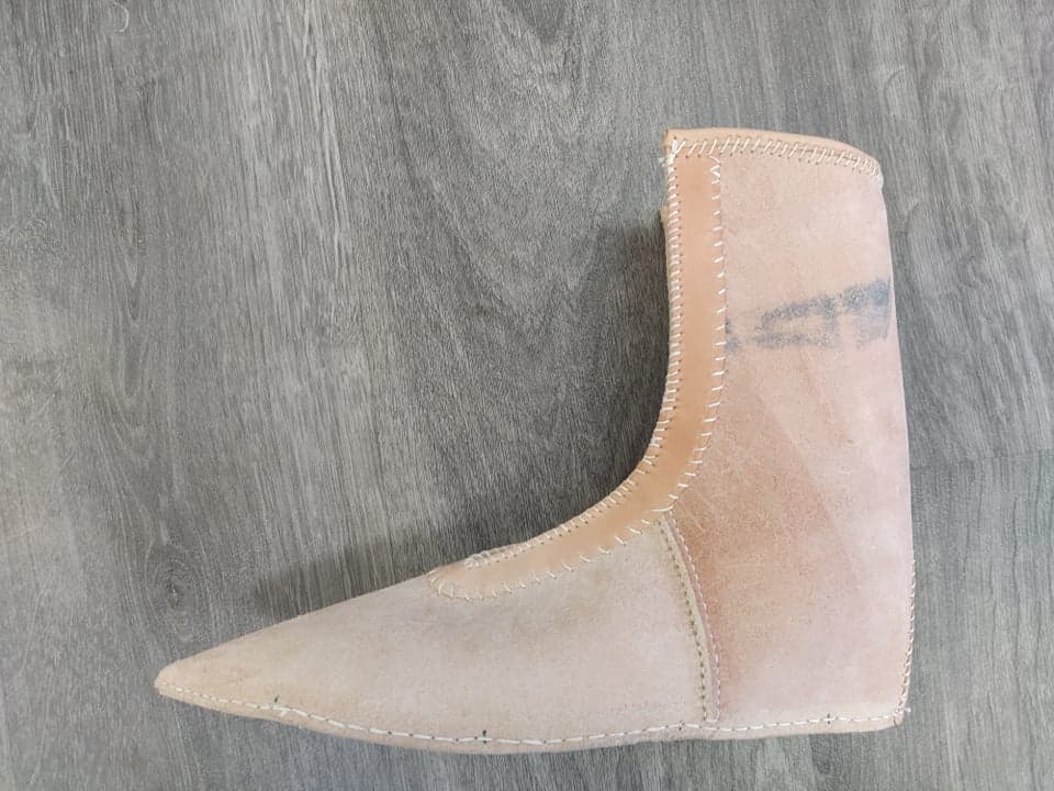 Kompletní sešitá bota